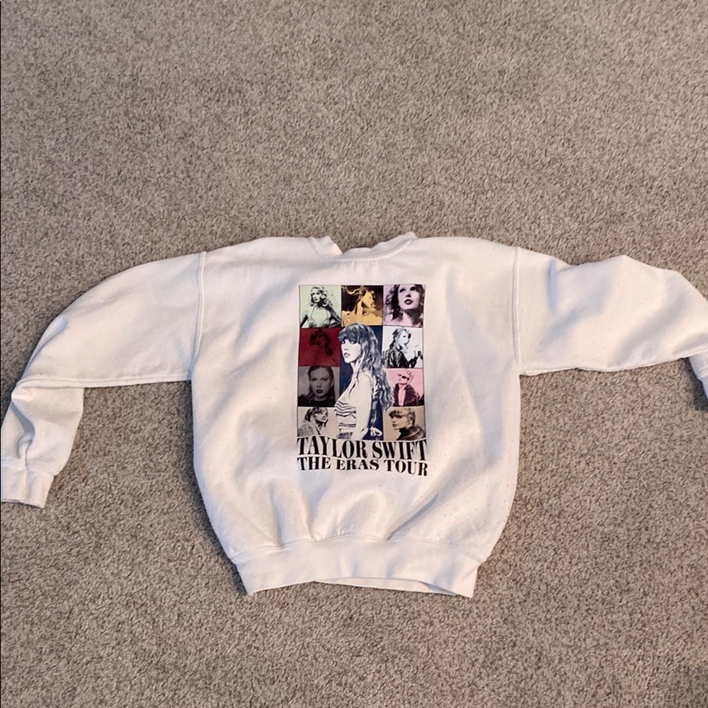 Gildan White Graphic Sweatshirt